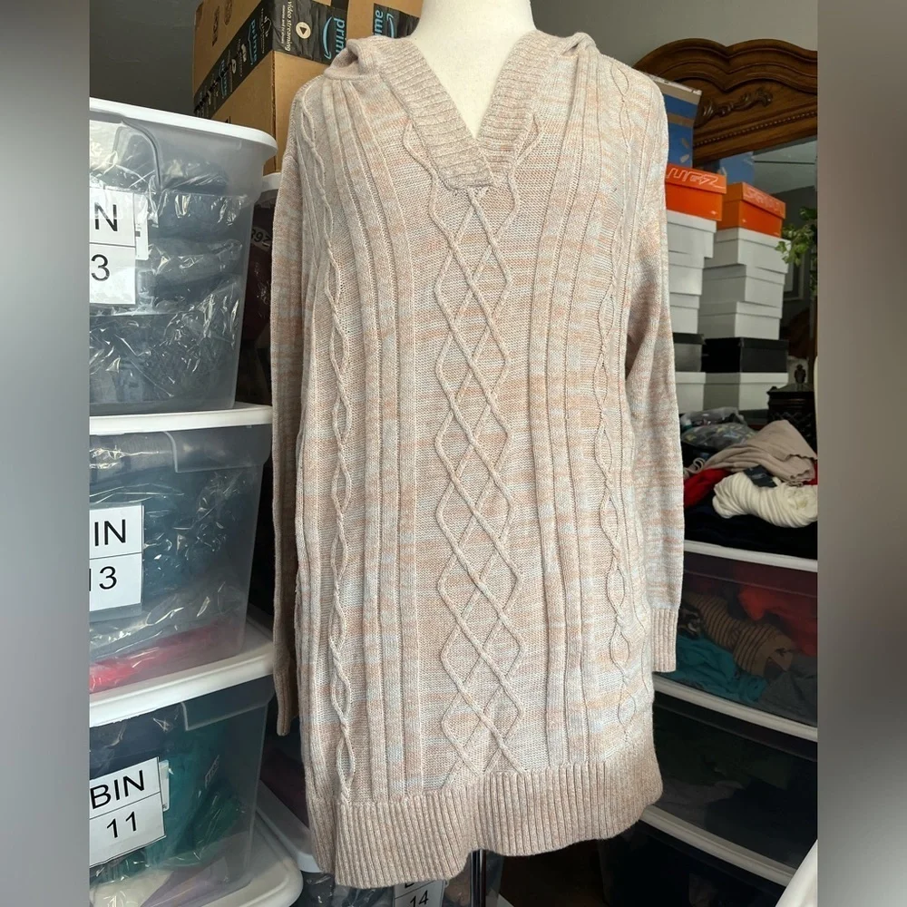 Market & Spruce Beige Cable Knit V-Neck Sweater
